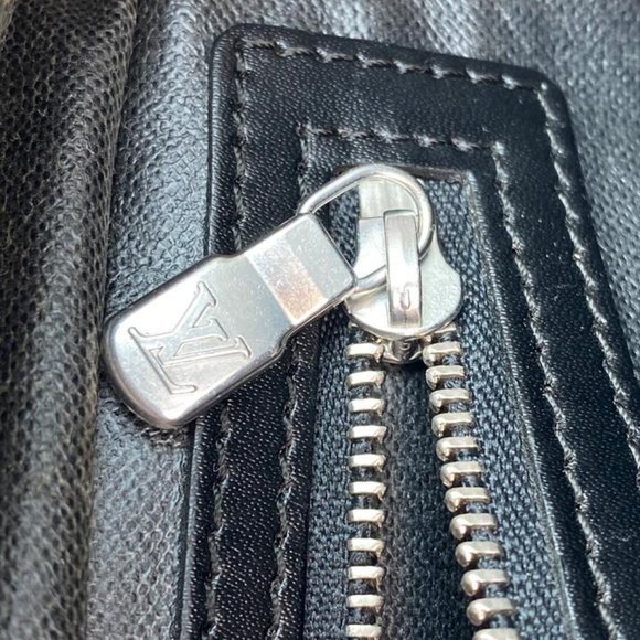 Louis Vuitton Green Taiga Nylon Palana Cosmetic - Picture 9 of 12